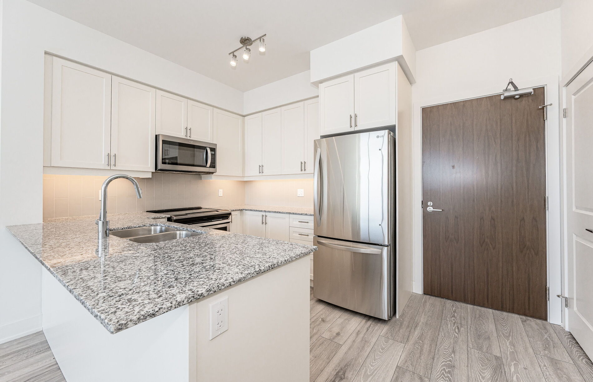 1050 Main St East, Milton